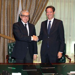 Braulio Medel, Presidente de Unicaja Banco y Presidente de la Fundación Bancaria Unicaja junto a Pablo Atencia, Presidente de la Agrupación de Cofradías de Semana Santa de Málaga