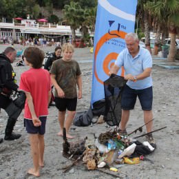 Limpieza de Fondos Marinos en la playa de La Herradura