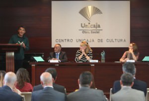José Saborit Viguer, escritor ganador del Premio; Francisco Fernández, Director de Área de Unicaja Banco en Cádiz-Bahía; Dolores Cano, Directora General de la Fundación Bancaria Unicaja y María Paz Pérez, Secretaria del jurado del XXX Premio Unicaja de Poesía