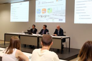 José Antonio Díaz Campos, miembro del equipo de trabajo del Proyecto Edufinet; Sergio Corral, Director General de la Fundación Bancaria Unicaja; Daniel Salobreña, coordinador del Departamento del Servicio a Empresas de la CEM