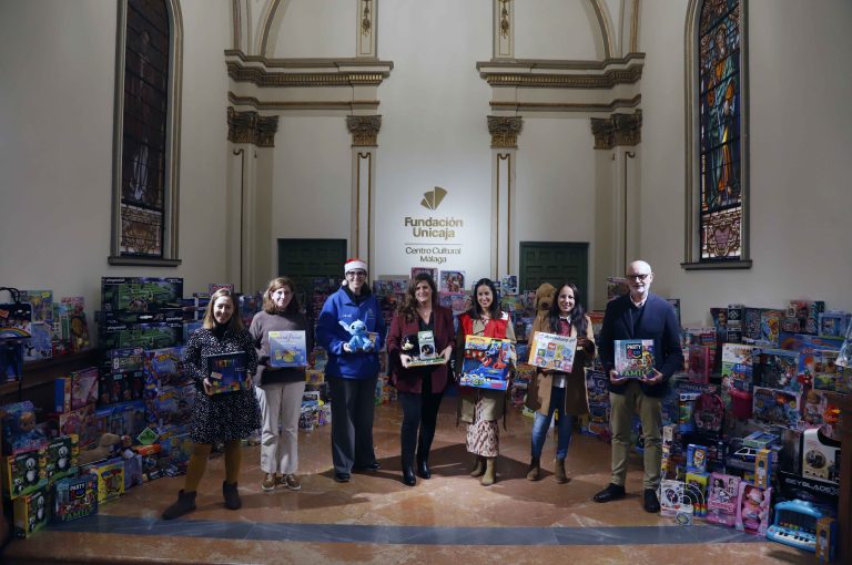 Fundación Unicaja entrega más de 1.400 juguetes nuevos a menores vulnerables andaluces