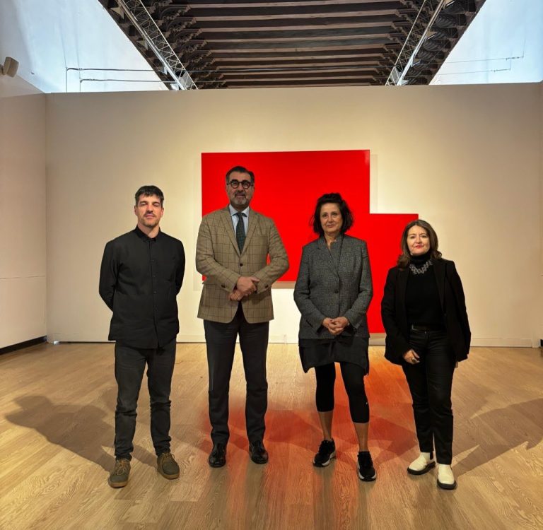 Arranca el ciclo ‘Buscar el fresco de Granada’ con la exposición ‘A la sombra de La Roja’ de Rosa Brun