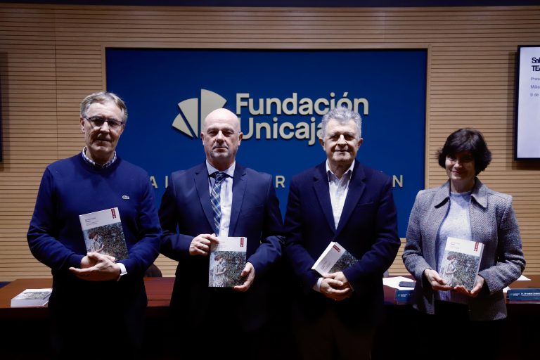 Fundación Unicaja presenta un libro que recopila la producción teatral de Salvador Rueda