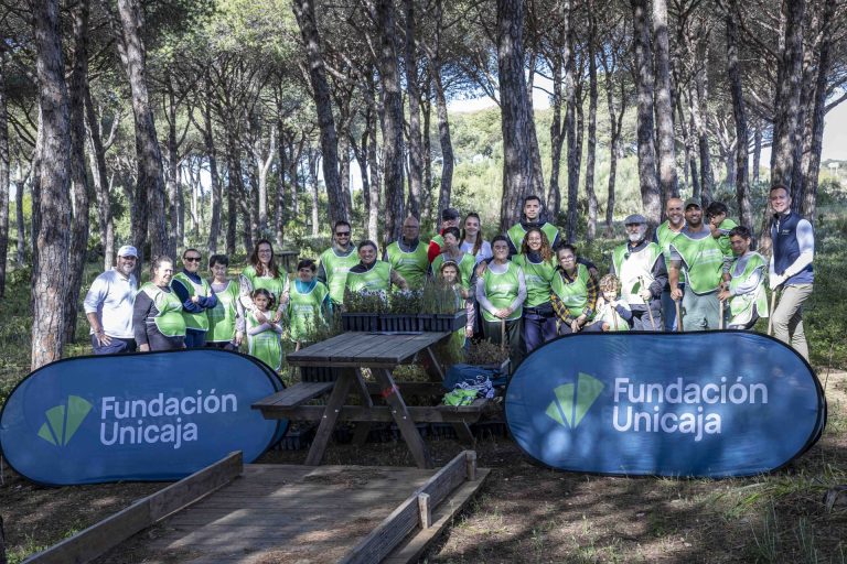 Plantacion arboles un niño un arbol - Unicaja 1 copia