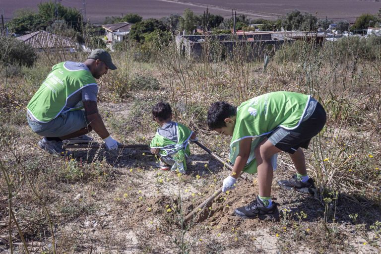 Plantacion arboles un niño un arbol - Unicaja 13 copia