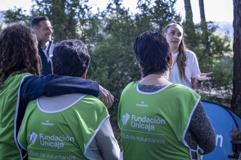 Plantacion arboles un niño un arbol - Unicaja 2 copia