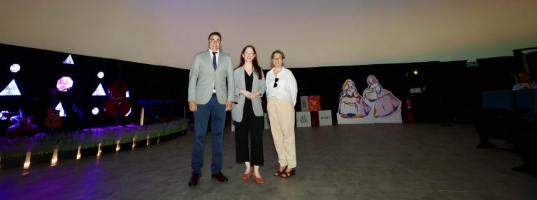 El espectáculo ‘Luz y Verso’ de Fundación Unicaja llega a Roquetas de Mar para acercar al público cuatro siglos de historia del arte