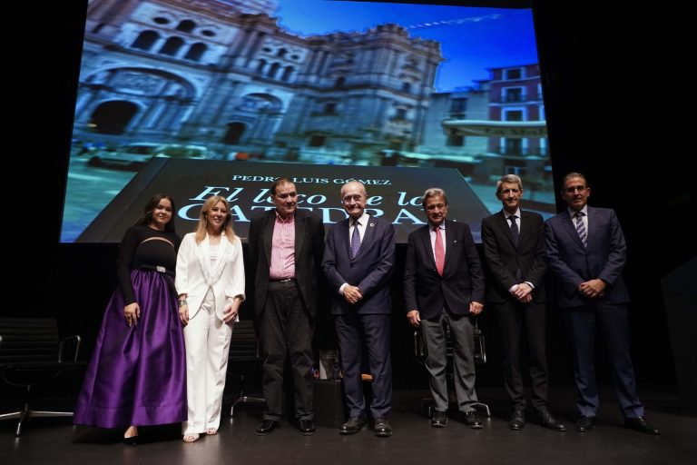 Fundación Unicaja colabora con la presentación de ‘El loco de la Catedral’, la nueva novela de Pedro Luis Gómez