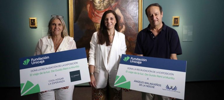 Fundación Unicaja entrega la recaudación de la exposición ‘El viaje de la luz’ a los Ángeles Malagueños de la Noche y la Casa de la Esperanza