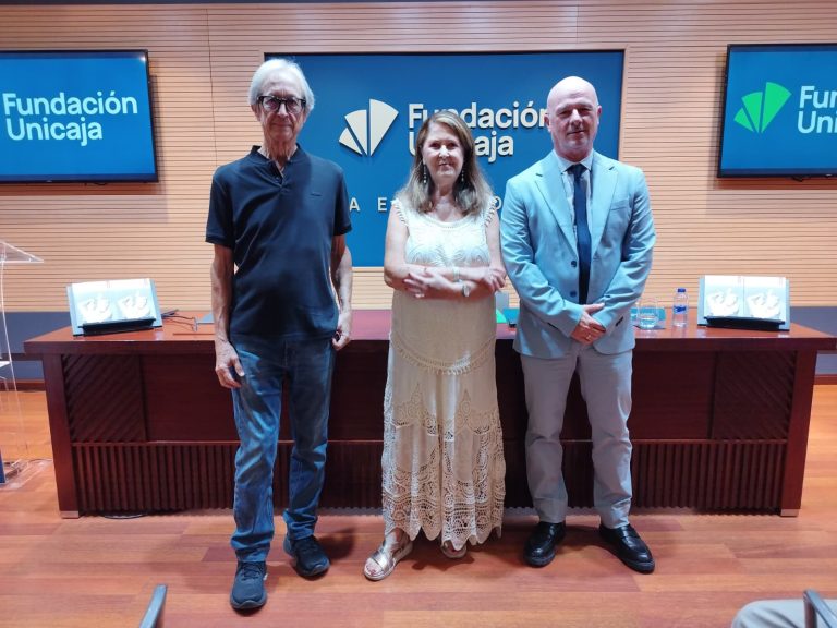 Fundación Unicaja publica el libro ‘Poema de horas bajas’ de Carmen Corcelles